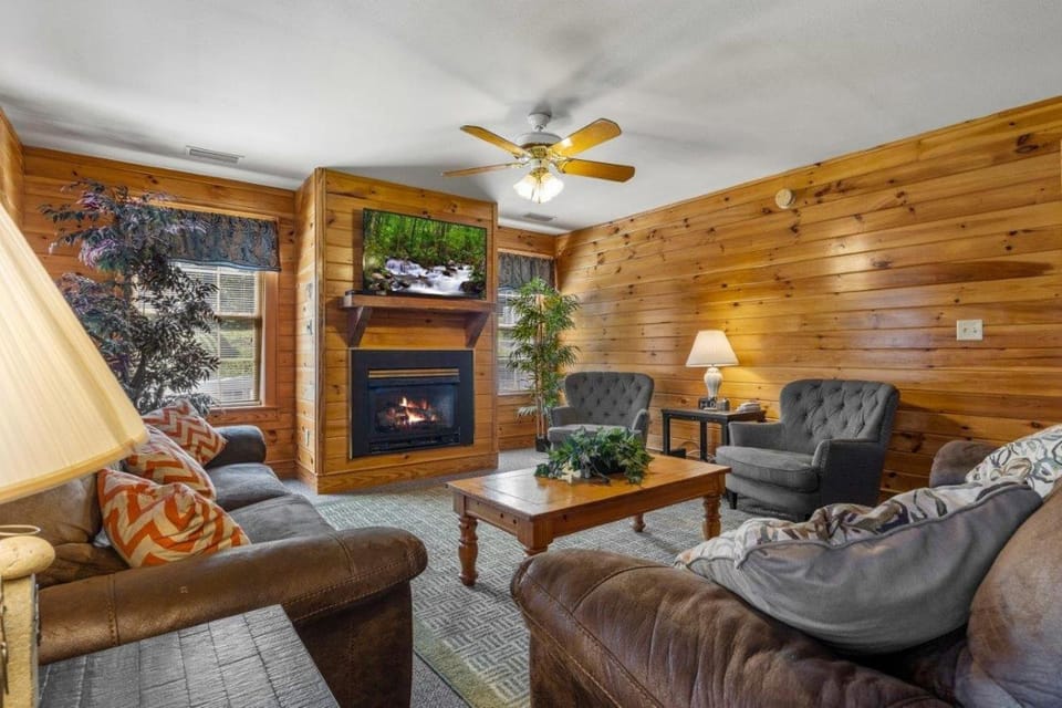 Poplar Point Condo Unit 12F Apartment in Pigeon Forge