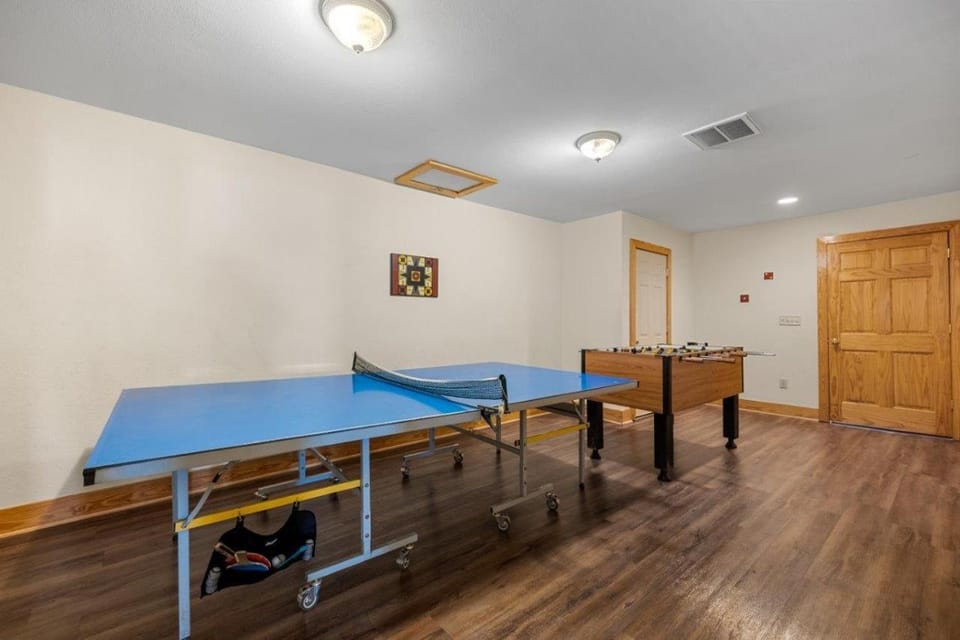 Quiet Condo for Mountain Vacation Apartment in Pigeon Forge