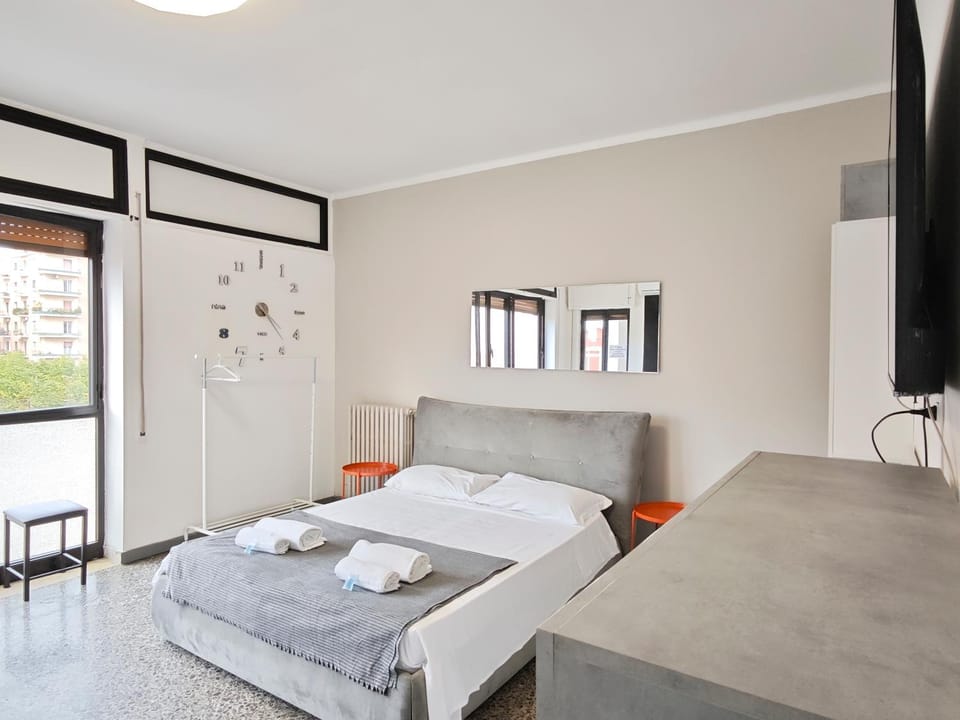 Bed, Photo of the whole room, Bedroom, towels