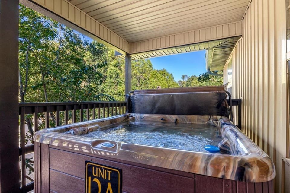 Simple Condo for Urban Time-Off Apartment in Pigeon Forge