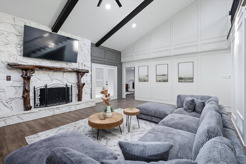5BD Modern Farmhouse Retreat Sleeps 12 House in Flower Mound