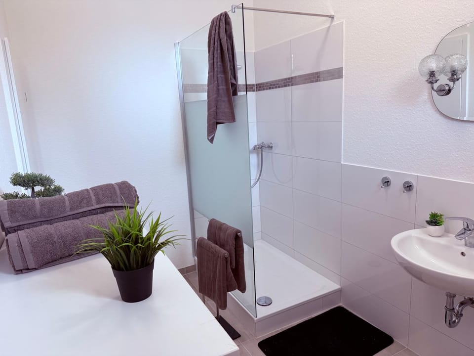 Modern Stay Hattersheim with four bedrooms Apartment in Frankfurt
