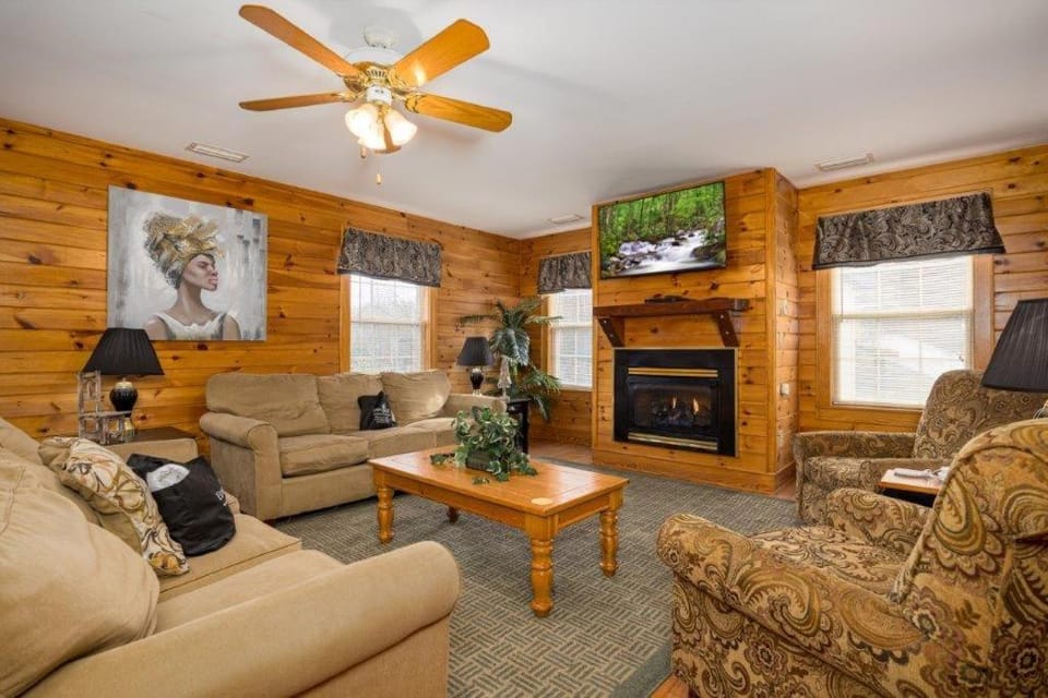 Comfy Condo perfect for your Mountain Vacation Apartment in Pigeon Forge
