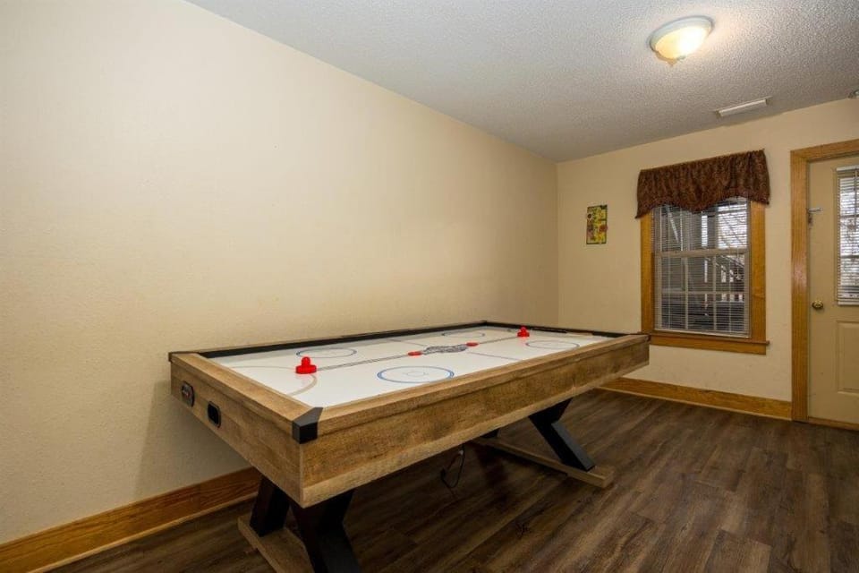 Comfy Condo perfect for your Mountain Vacation Apartment in Pigeon Forge