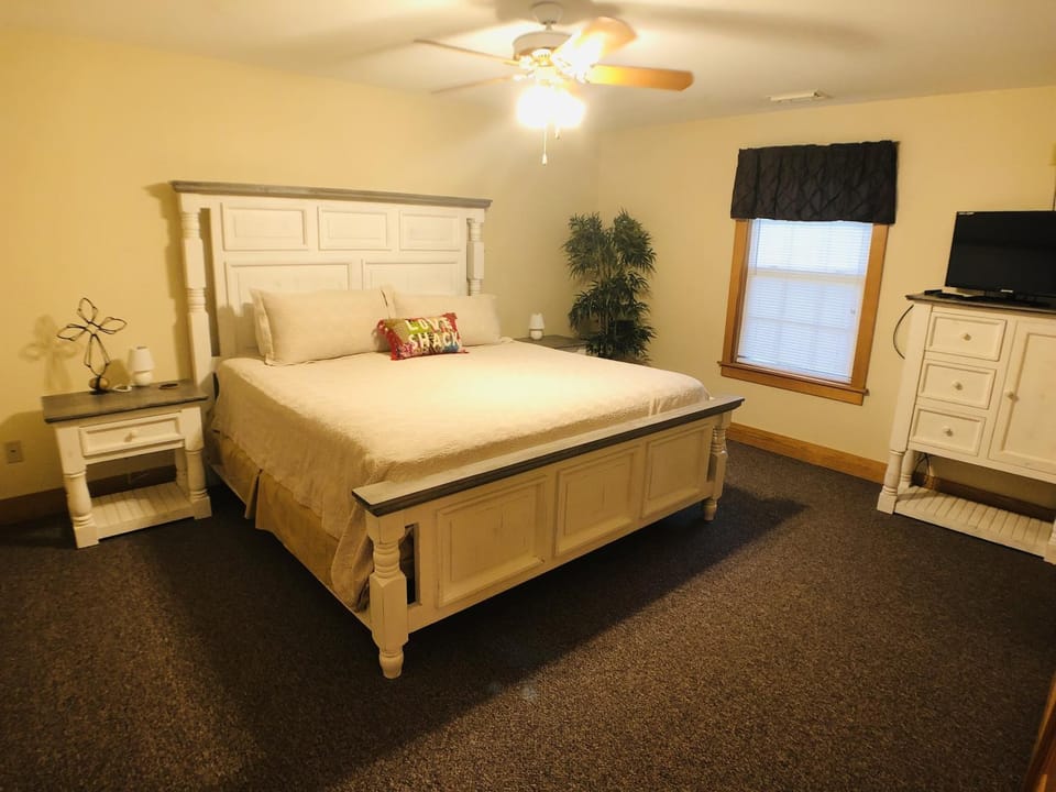 Quiet Condo with Retreat Atmosphere Apartment in Pigeon Forge