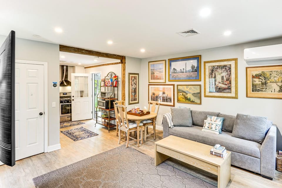 Pet-Friendly Cottage, 2 Mi to Saugatuck Falls House in Connecticut