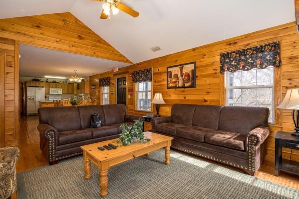 Briarstone Lodge Condo 13A Apartment in Pigeon Forge