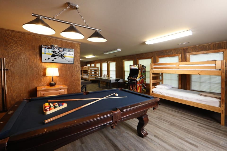 Oak Tree Lodge #3 Chalet in Pigeon Forge