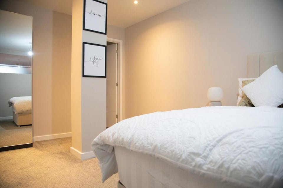 Stylish contemporary 2-Bed Flat Apartment in Ipswich