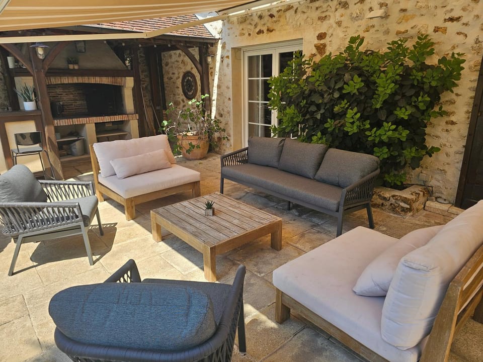 Patio, Balcony/Terrace, Seating area
