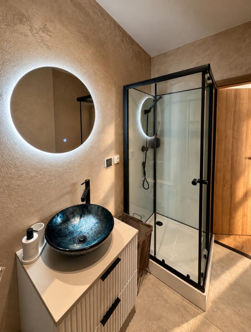Moderný apartmán v centre Banskej Bystrice so súkromnou terasou a parkovaním Apartment in Slovakia