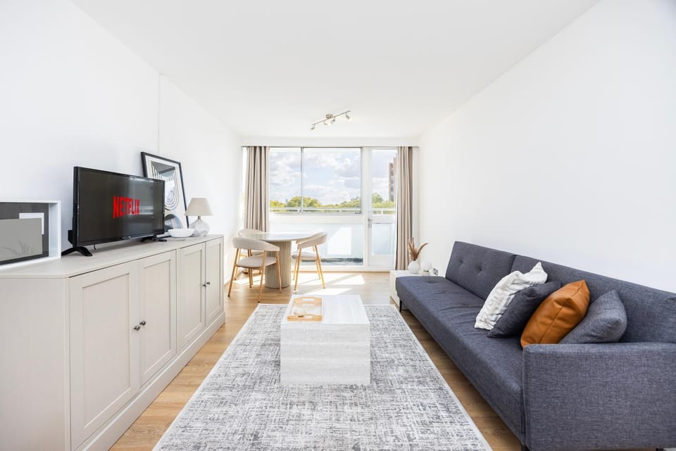 Communal lounge/ TV room, TV and multimedia, Living room, Seating area