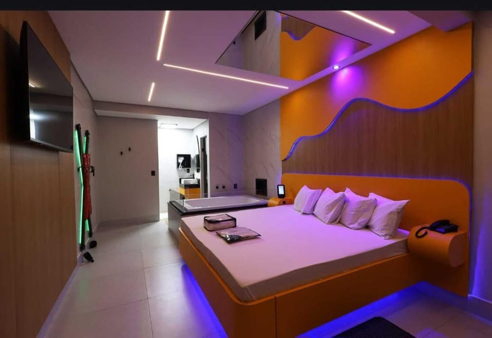 Bed, Bathroom, TV and multimedia, Photo of the whole room, Bedroom, bidet