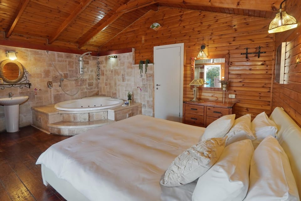 Avraham - בקתות מעל הואדי Nature lodge in North District