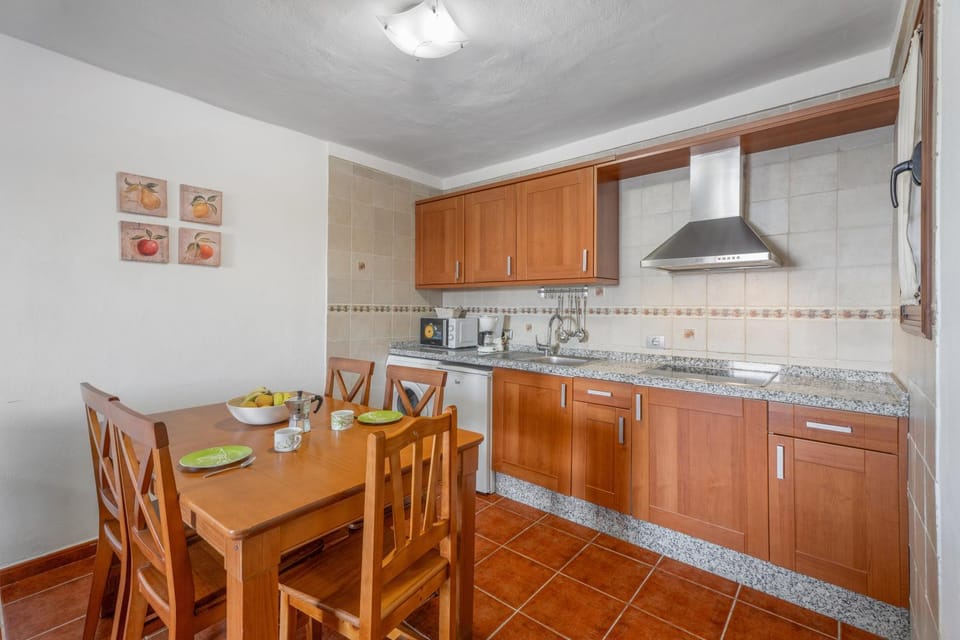 Property building, Kitchen or kitchenette, Living room