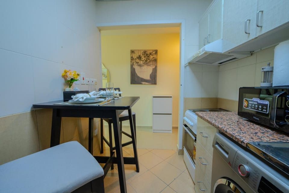 Metrofront Stay - Walk to Iconic Dubai Spots Apartment in Dubai