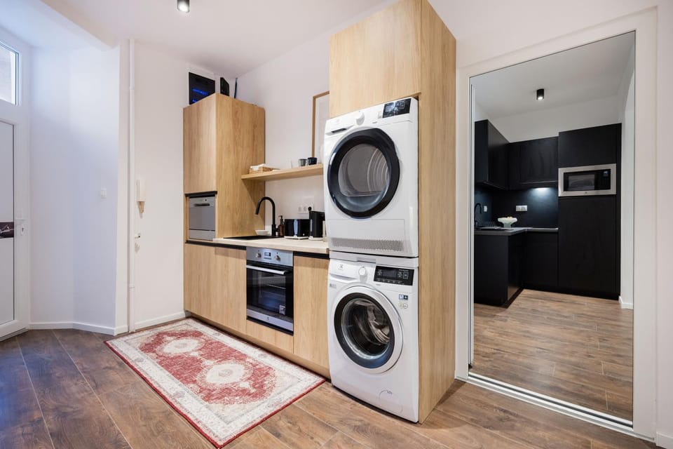 Kitchen or kitchenette, washing machine, dryer