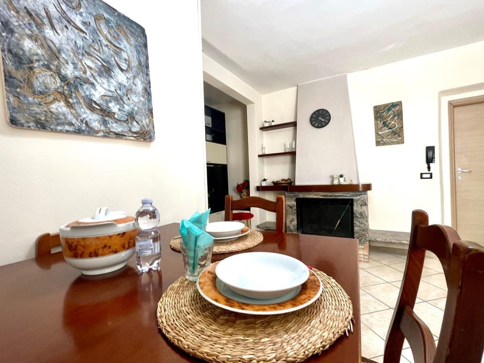 Lunch, fireplace