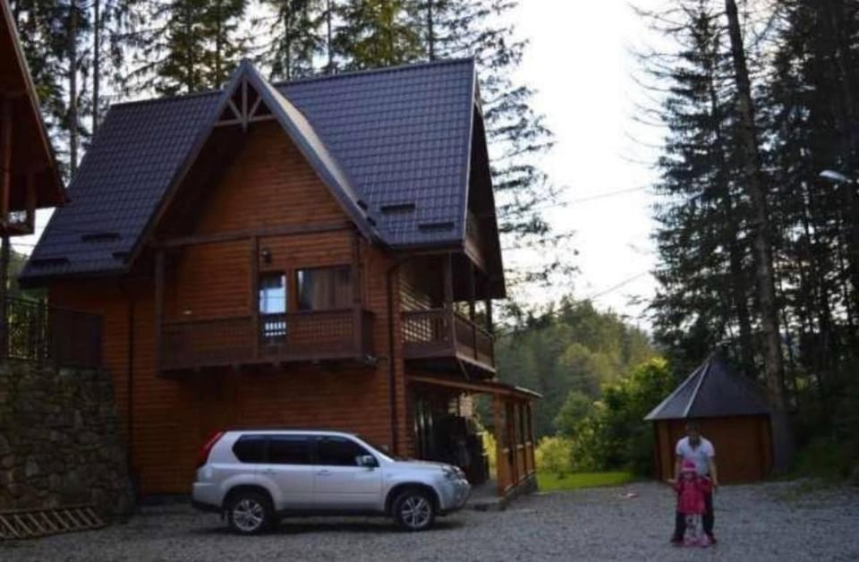 Property building, Natural landscape, Parking