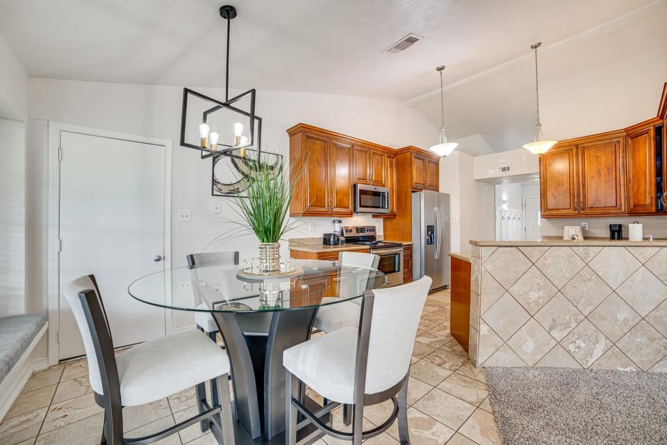 Fenced-In Yard Home Less Than 1 Mi to Lake Ray Hubbard! House in Garland