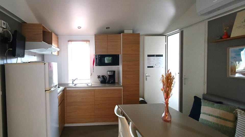 TV and multimedia, Coffee/tea facilities, Kitchen or kitchenette, microwave, pet friendly, stove, toaster