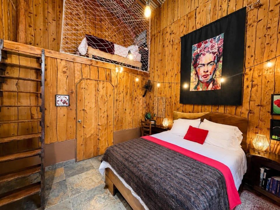Bed, Photo of the whole room, Decorative detail, Bedroom