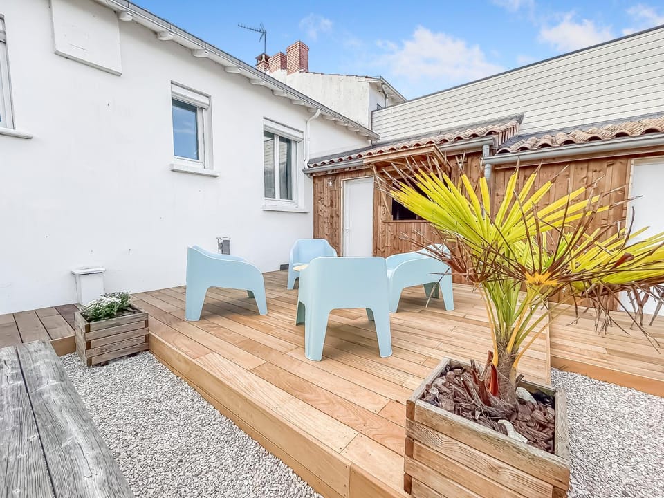 Jardin & terrasse privés, à 10 min de La Rochelle House in La Rochelle