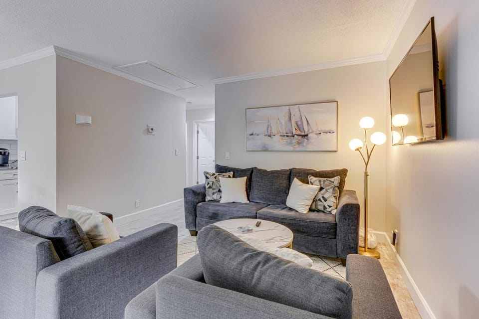 Walk to Folly Field Beach: Condo w/ Pool Access House in Hilton Head Island