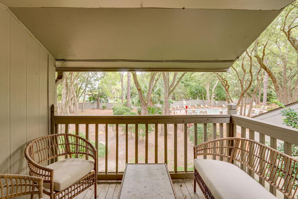 Walk to Folly Field Beach: Condo w/ Pool Access House in Hilton Head Island