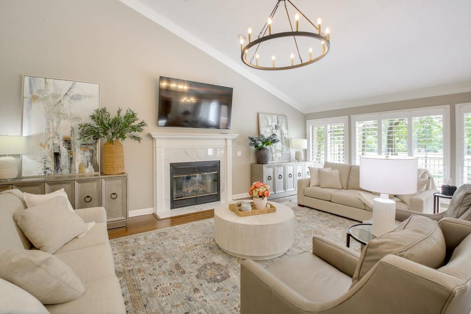 Golf Course View: Elegant Hot Springs Village Home House in Arkansas