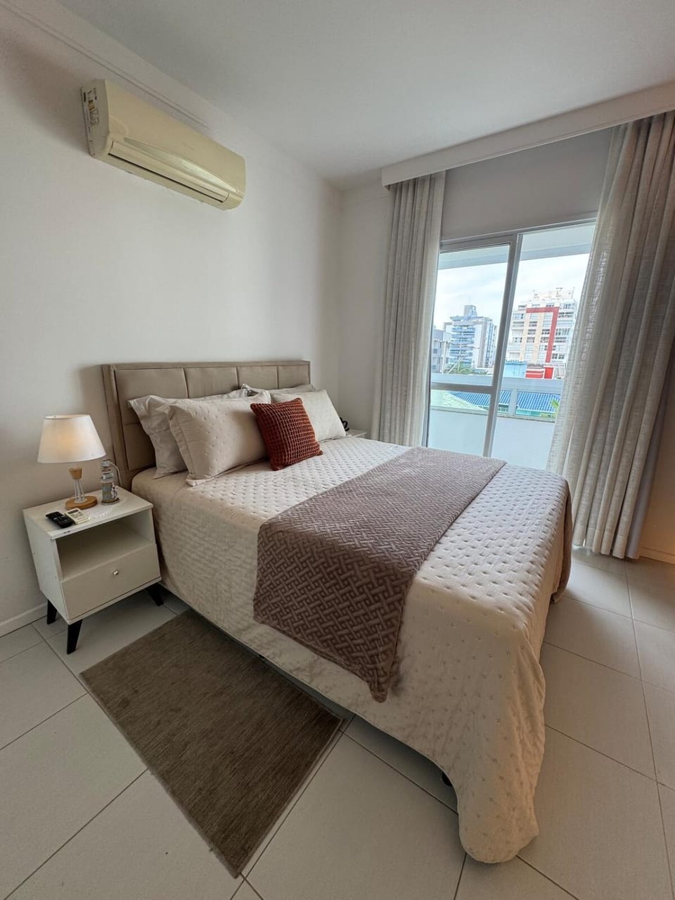 Photo of the whole room, air conditioner