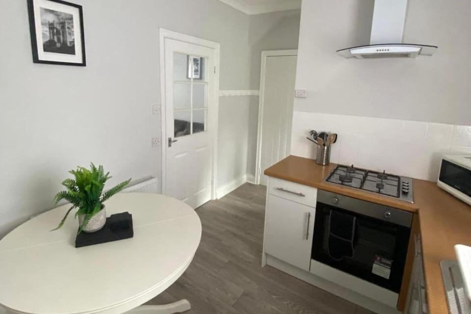 Weldon House - Sleeps 6 - Pet friendly - Parking House in Newcastle upon Tyne