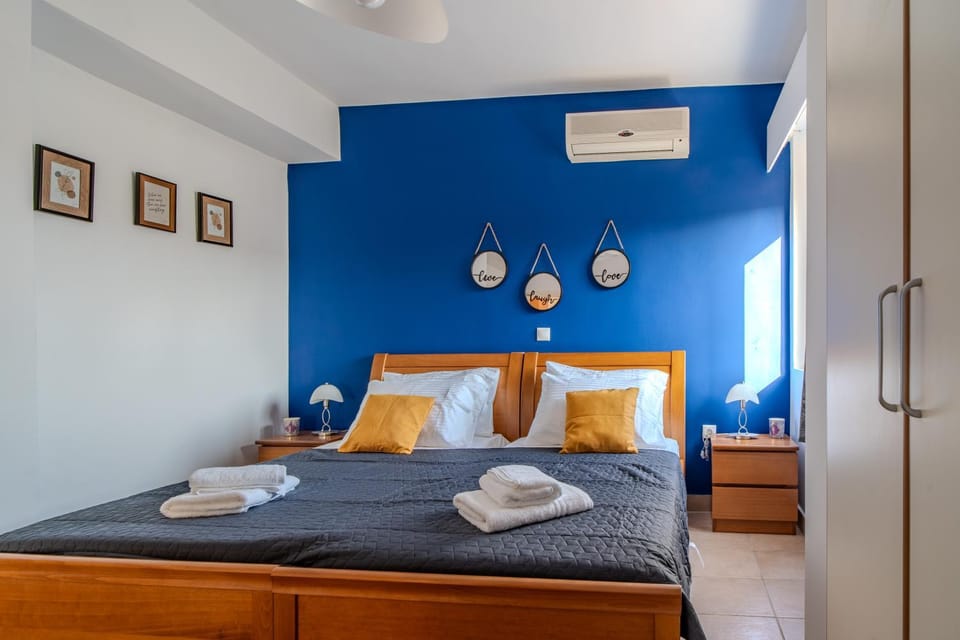 Bed, Photo of the whole room, Bedroom, towels, wardrobe