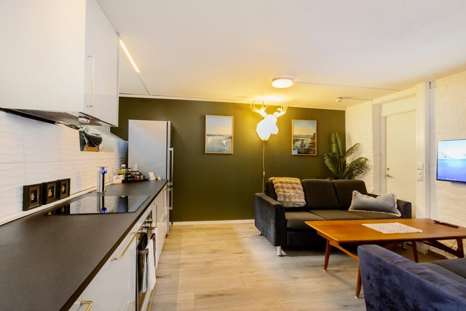 TV and multimedia, Kitchen or kitchenette, Living room, Seating area, Dining area