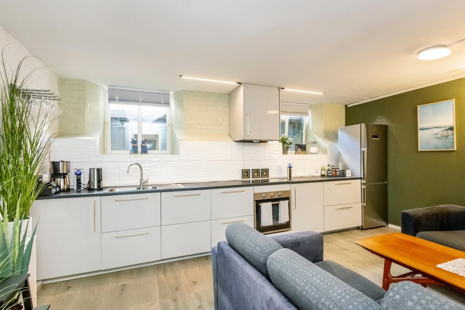 Coffee/tea facilities, Kitchen or kitchenette, dishwasher, oven