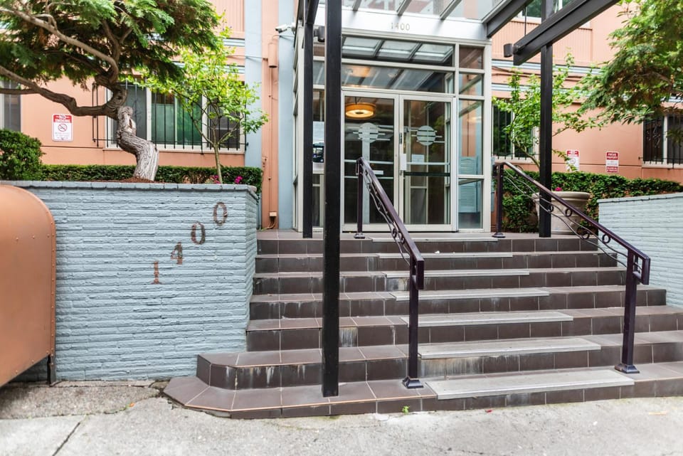 Property building, Facade/entrance