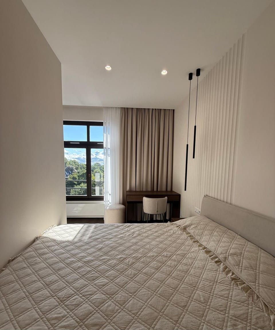 Bed, Seating area, Bedroom