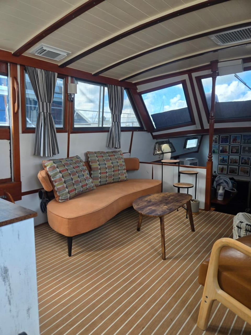 43' Classic Trawler 5 Star Resort Pools, Views, Dining Free Shuttle to Downtown Docked boat in Stock Island