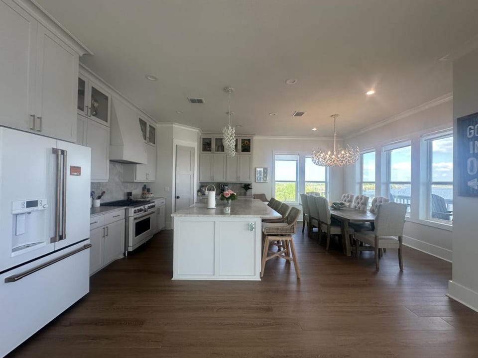 Salty Sunset Bay breeze, golden skies, and coastal vibes House in Port Aransas