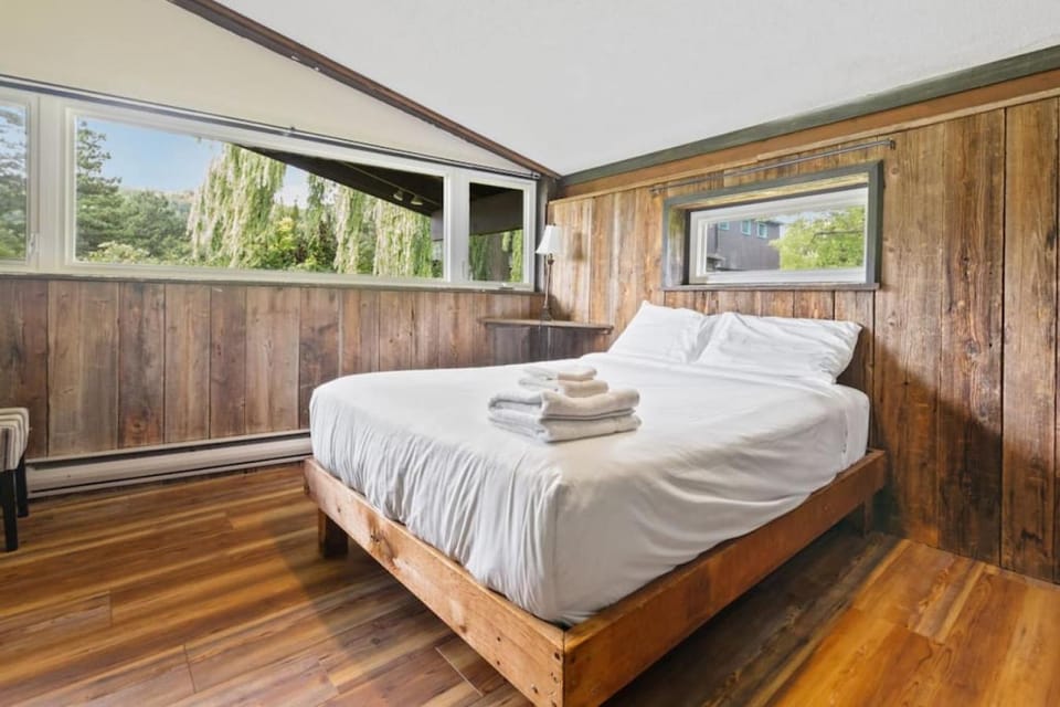 Zhivago Cottage by Property Valet House in Grey Highlands