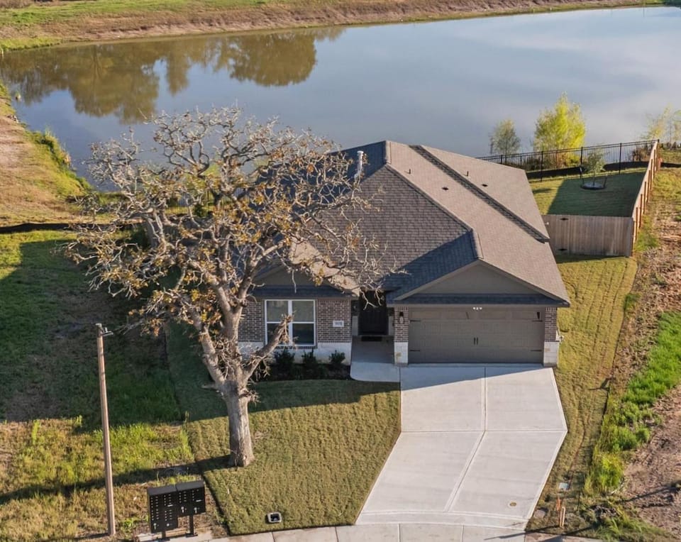 Saketh Lake Retreat House in College Station