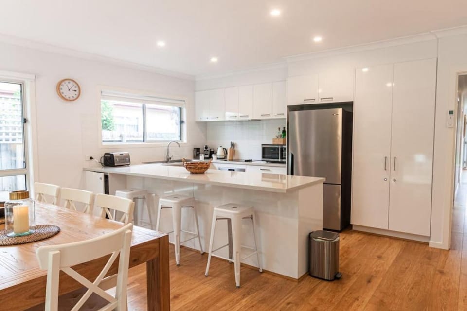 Krambruk House - Walk to the beach, pets welcome House in Apollo Bay
