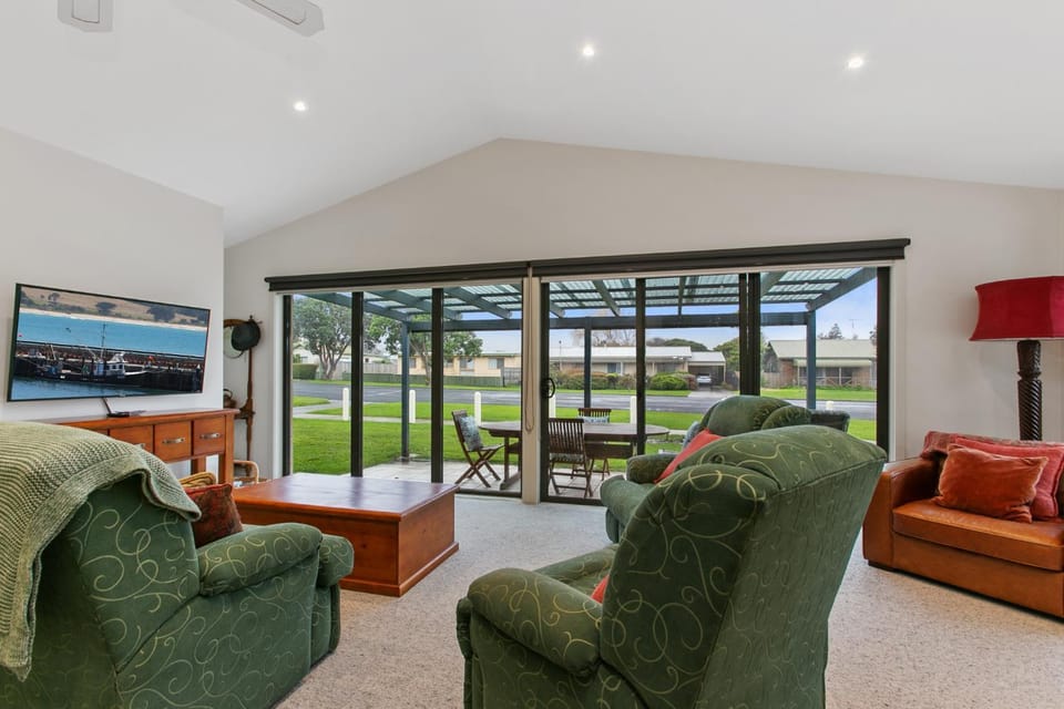 PARAVADISO - Walk to town House in Apollo Bay