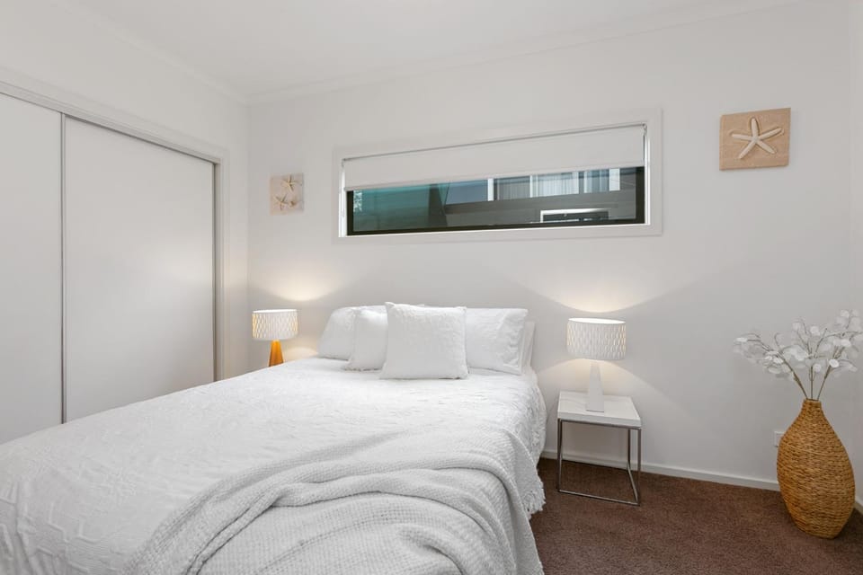 OCEAN SOUNDS - Central Family home for 11 House in Apollo Bay