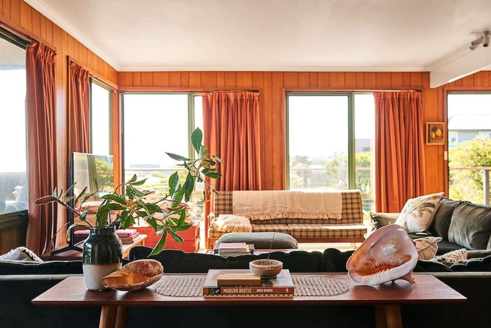 THE LOBSTERPOT BEACH HOUSE - views and walking distance to shops House in Apollo Bay