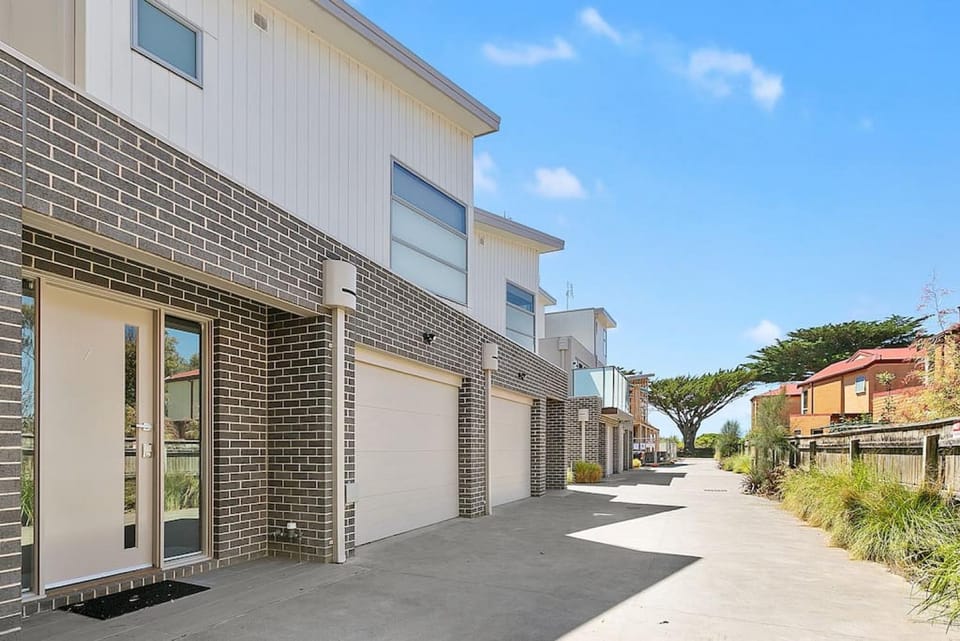 SEASIDE 7 - Steps from the beach House in Apollo Bay