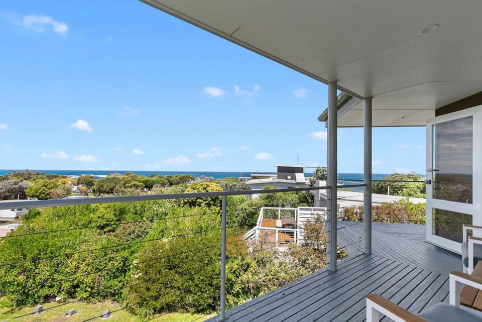 THE SHOREHOUSE - Ocean Views - 50m from Beach House in Apollo Bay