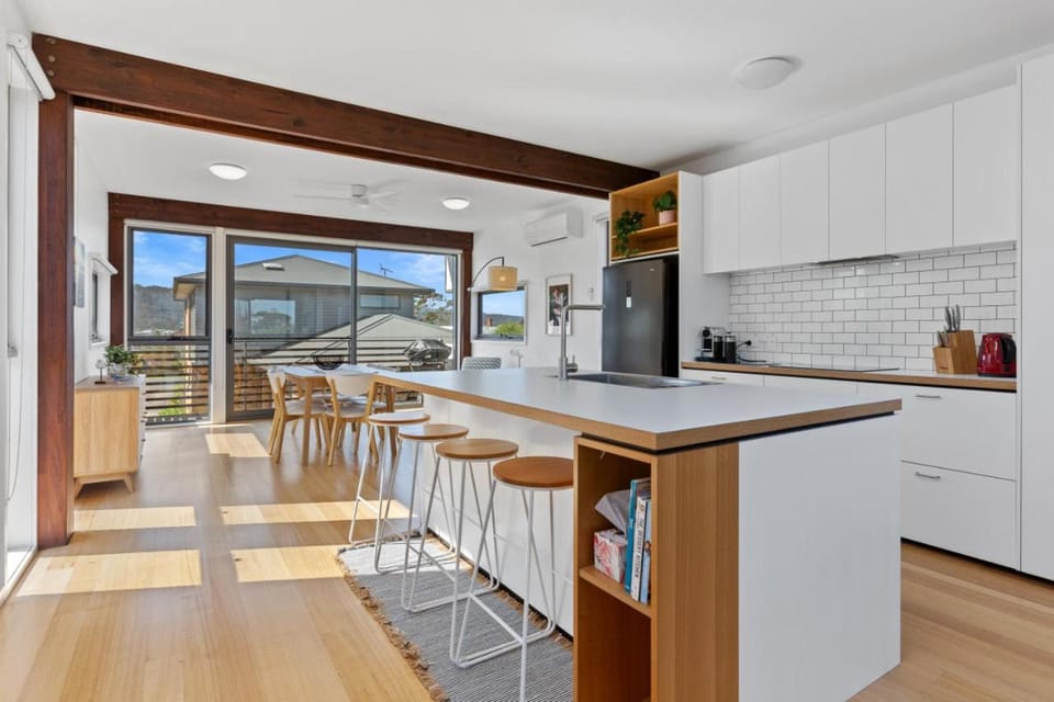 Bay Breeze Retreat new modern family home House in Apollo Bay