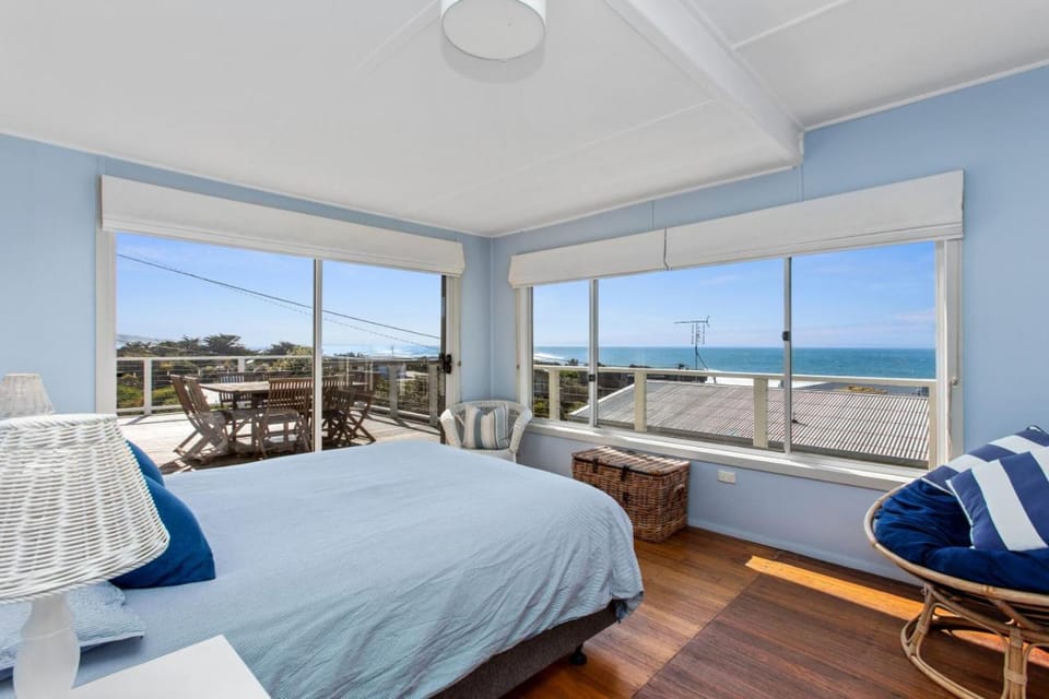 Marengo Beach House - Superb views, walk to beach House in Apollo Bay