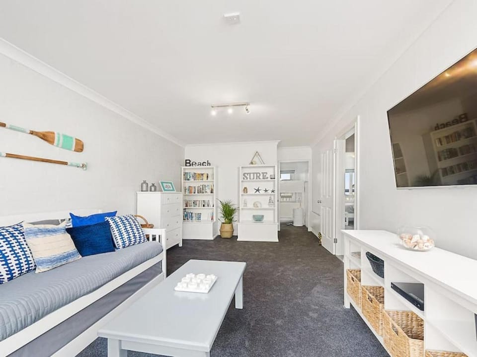 DECK 2 SEA - Amazing views, close to main street House in Apollo Bay
